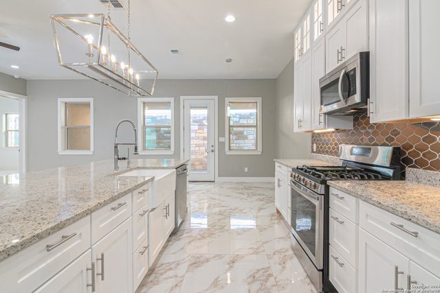 639 Hummingbird Hill, Canyon Lake, TX 78133