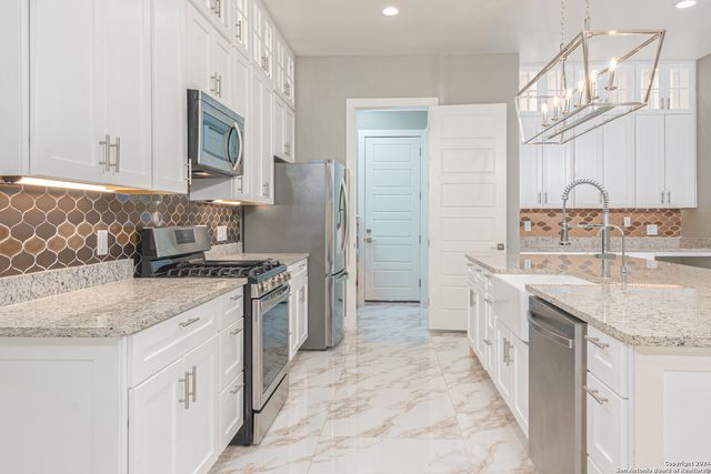 639 Hummingbird Hill, Canyon Lake, TX 78133