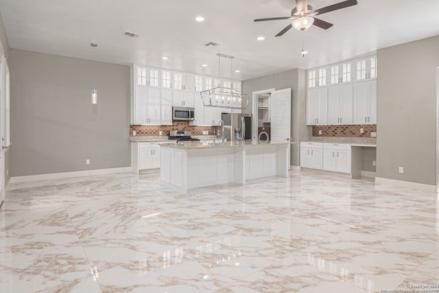 639 Hummingbird Hill, Canyon Lake, TX 78133