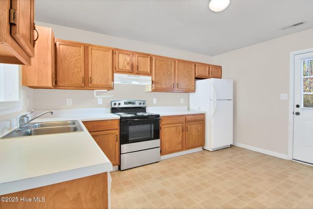 332 Bracken Place, Jacksonville, NC 28540