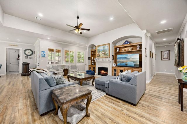 1022 Mcdaniel Drive, Magnolia, TX 77354