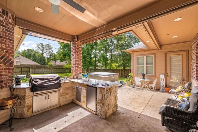 1022 Mcdaniel Drive, Magnolia, TX 77354