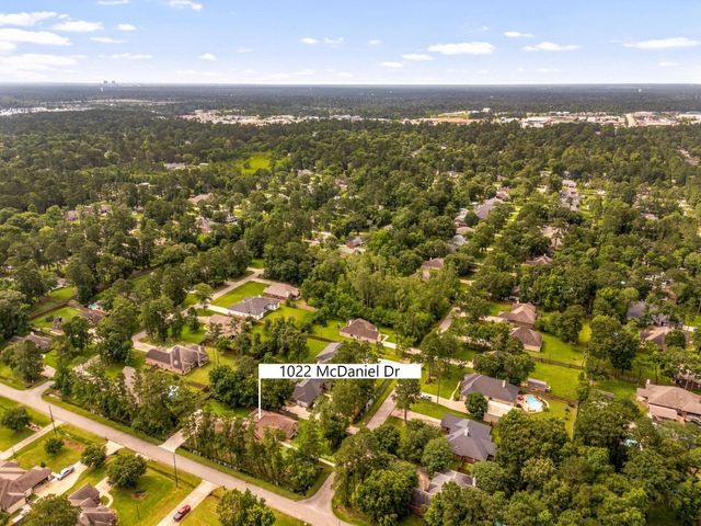 1022 Mcdaniel Drive, Magnolia, TX 77354