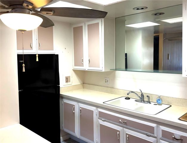 1075 Brookline Road M9-220E, Seal Beach, CA 90740