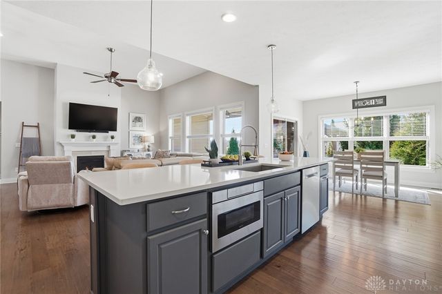 1127 Chambrey Court, Clearcreek Twp, OH 45458