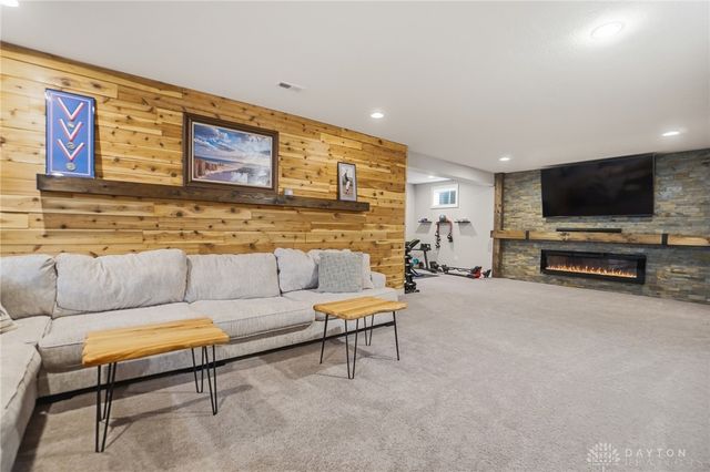 1127 Chambrey Court, Clearcreek Twp, OH 45458