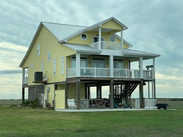 3000 Palacios Bay Drive, Palacios, TX 77465