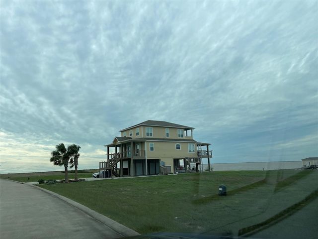 3000 Palacios Bay Drive, Palacios, TX 77465