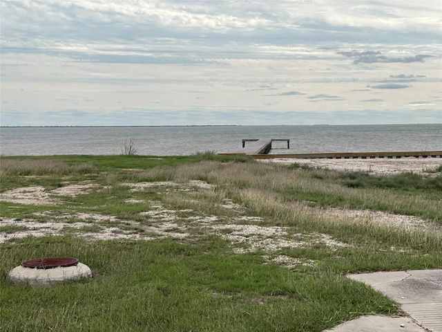 3000 Palacios Bay Drive, Palacios, TX 77465