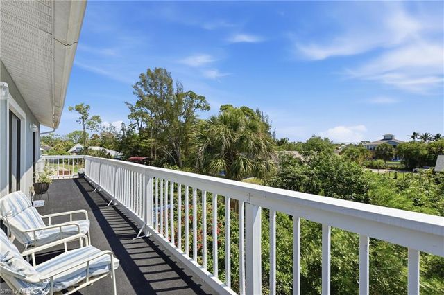 27099 Holly LN, Bonita Springs, FL 34135