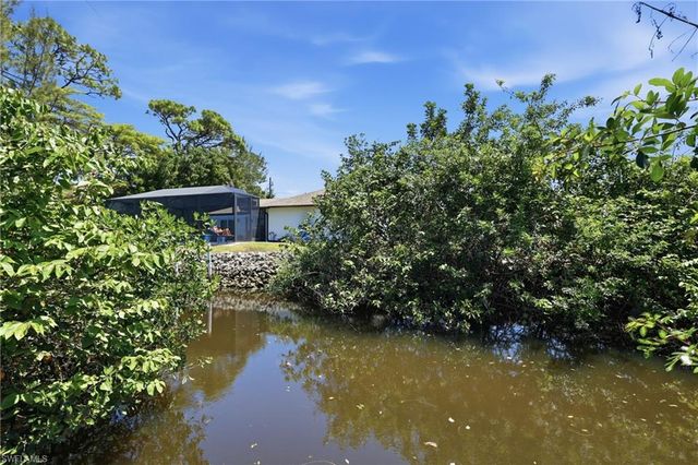 27099 Holly LN, Bonita Springs, FL 34135