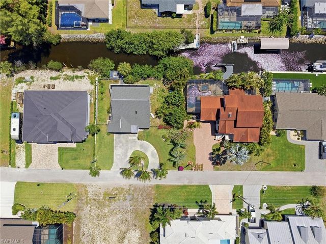 27099 Holly LN, Bonita Springs, FL 34135