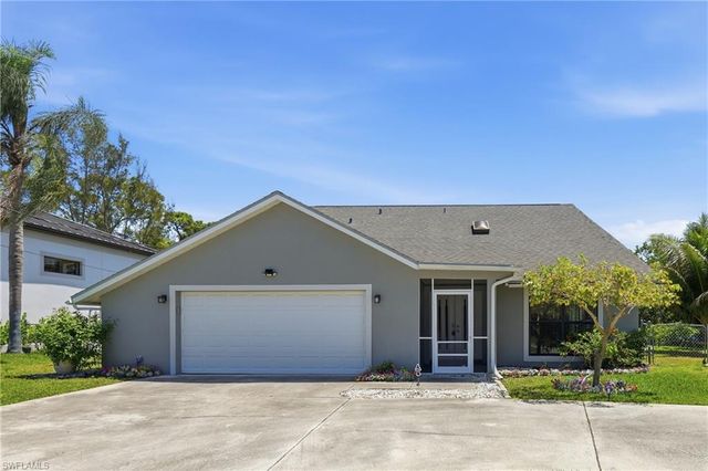 27099 Holly LN, Bonita Springs, FL 34135