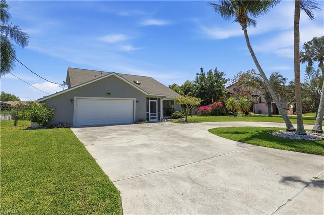 27099 Holly LN, Bonita Springs, FL 34135