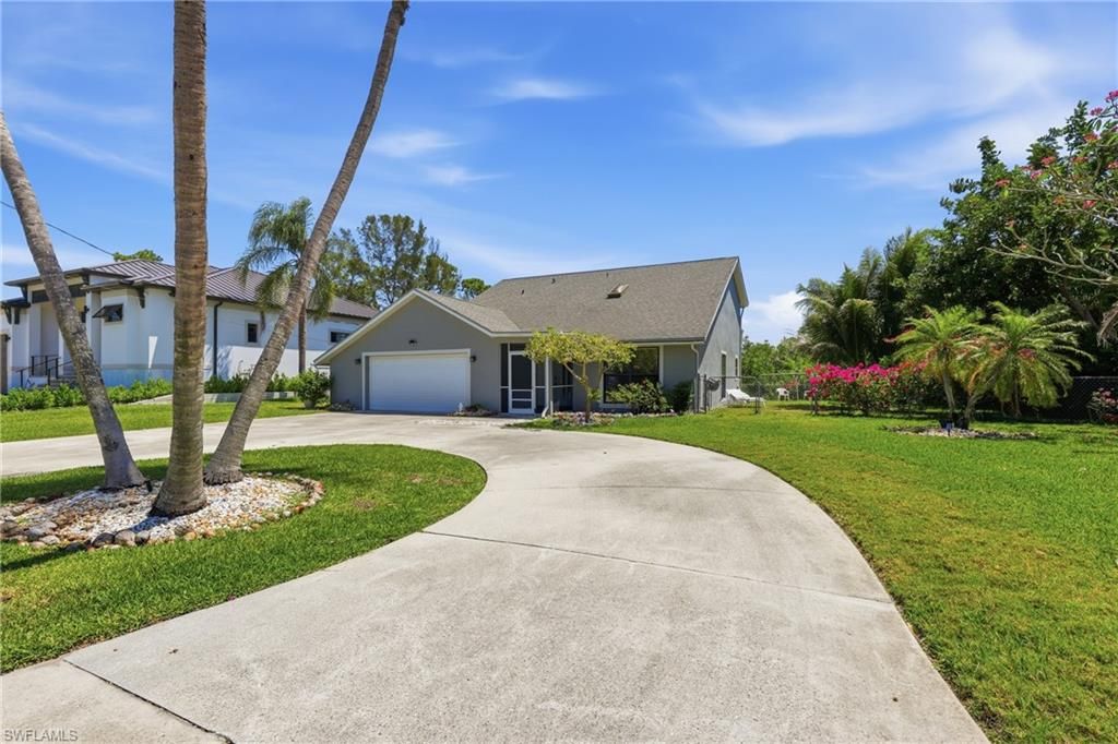 27099 Holly LN, Bonita Springs, FL 34135