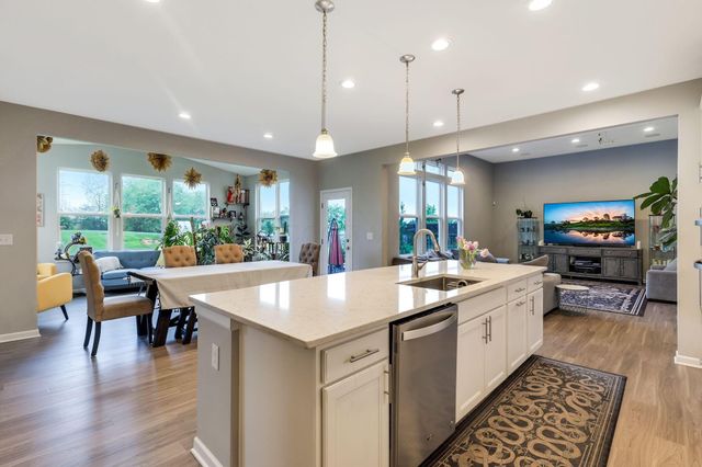 5203 Meadowsview Lane, Hilliard, OH 43026