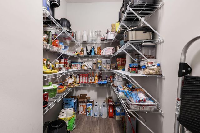 5203 Meadowsview Lane, Hilliard, OH 43026
