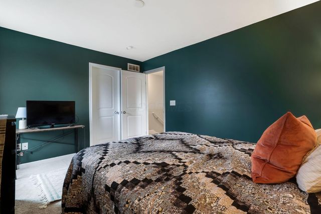 5203 Meadowsview Lane, Hilliard, OH 43026