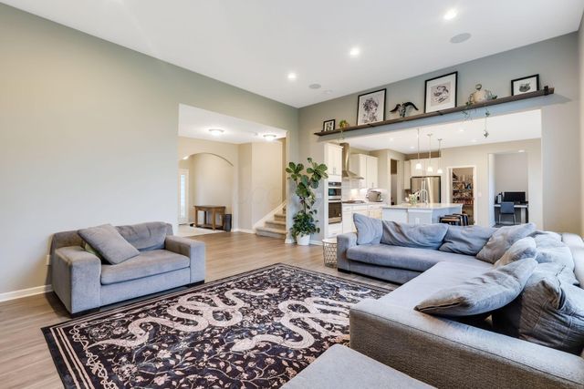 5203 Meadowsview Lane, Hilliard, OH 43026