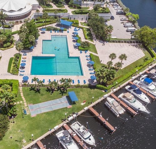 600 Three Islands Boulevard 1107, Hallandale Beach, FL 33009
