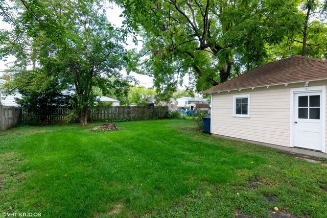 656 Bluff City Boulevard, Elgin, IL 60120
