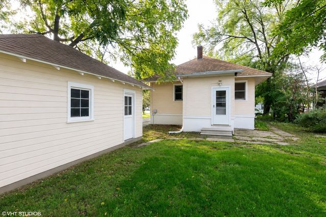 656 Bluff City Boulevard, Elgin, IL 60120