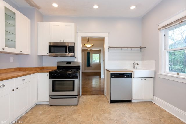 656 Bluff City Boulevard, Elgin, IL 60120
