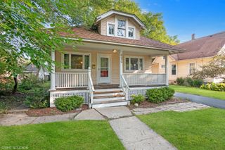 656 Bluff City Boulevard, Elgin, IL 60120