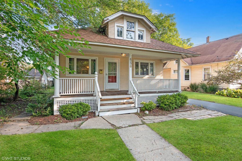 656 Bluff City Boulevard, Elgin, IL 60120