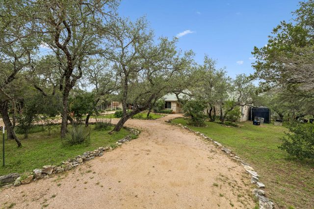 300 Bluff RD, Spicewood, TX 78669