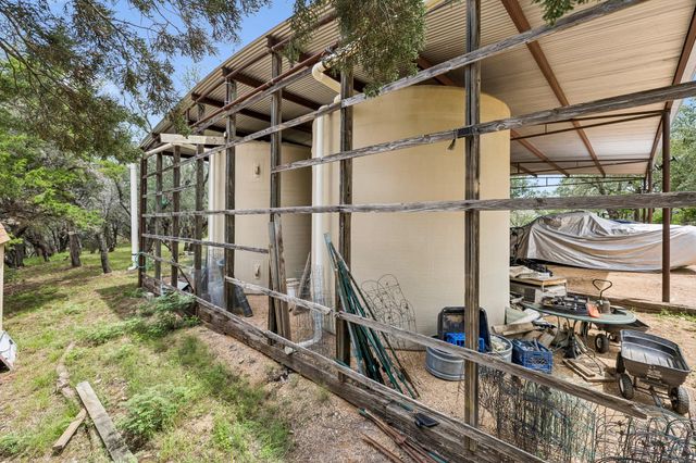 300 Bluff RD, Spicewood, TX 78669