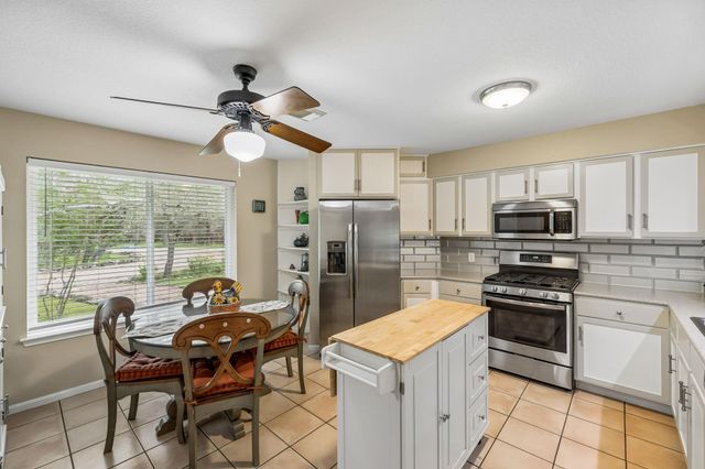 300 Bluff RD, Spicewood, TX 78669