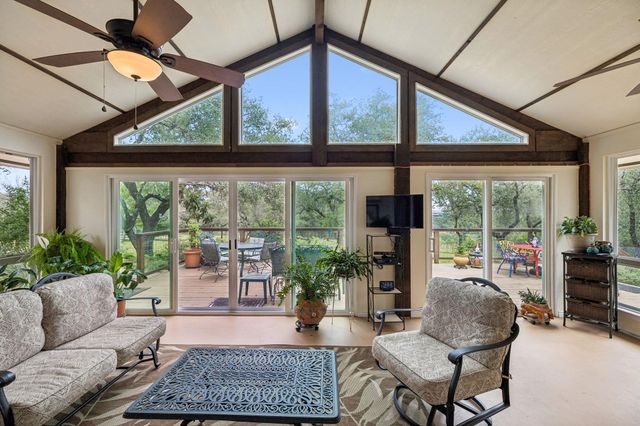 300 Bluff RD, Spicewood, TX 78669