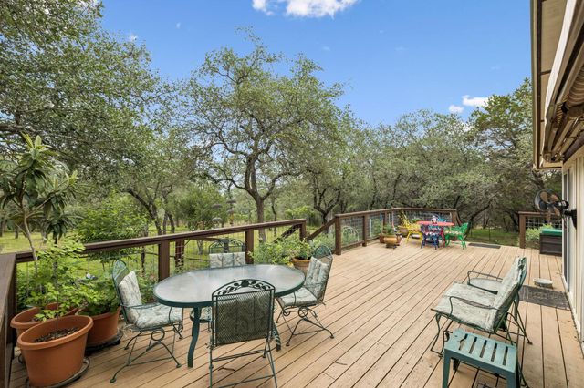 300 Bluff RD, Spicewood, TX 78669