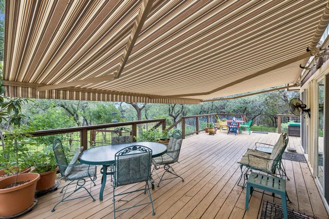 300 Bluff RD, Spicewood, TX 78669