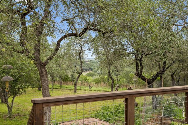 300 Bluff RD, Spicewood, TX 78669