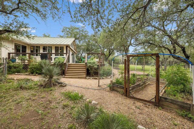 300 Bluff RD, Spicewood, TX 78669