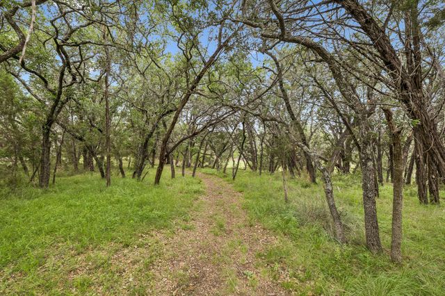 300 Bluff RD, Spicewood, TX 78669