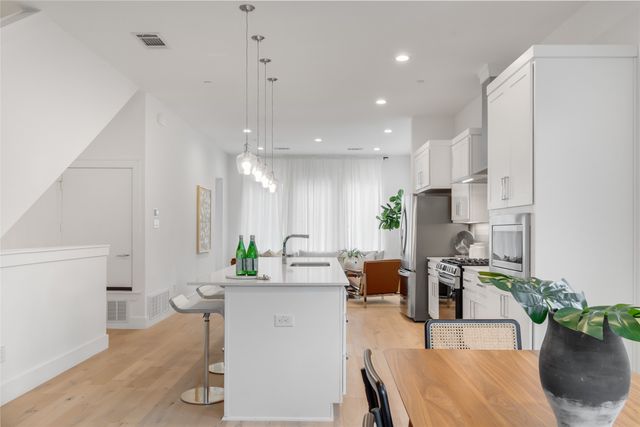 3915 N Hall Street 203, Dallas, TX 75219