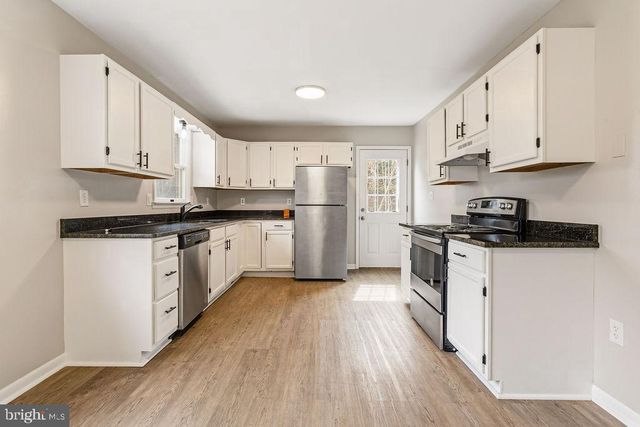 225 BRAGG CIR, Hanover, PA 17331