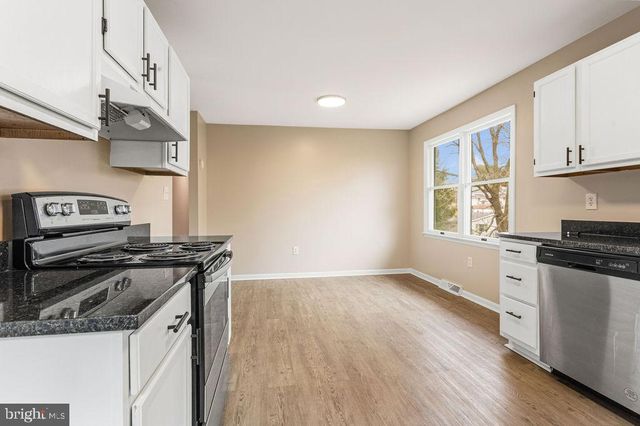 225 BRAGG CIR, Hanover, PA 17331