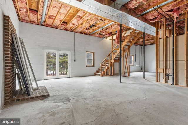 225 BRAGG CIR, Hanover, PA 17331