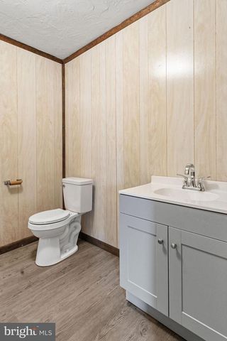 225 BRAGG CIR, Hanover, PA 17331