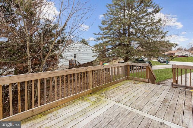 225 BRAGG CIR, Hanover, PA 17331