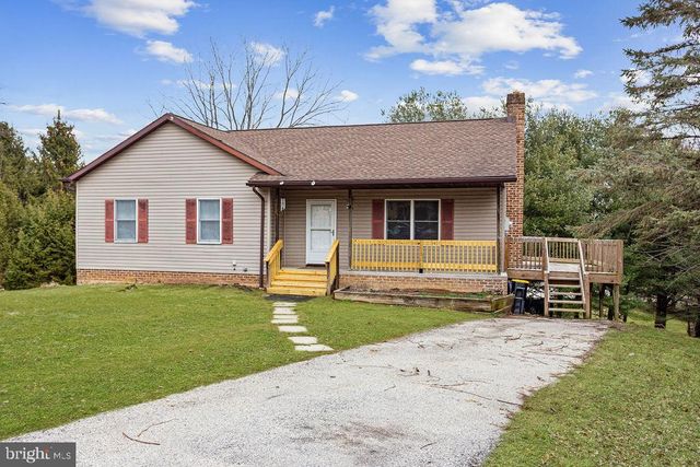 225 BRAGG CIR, Hanover, PA 17331