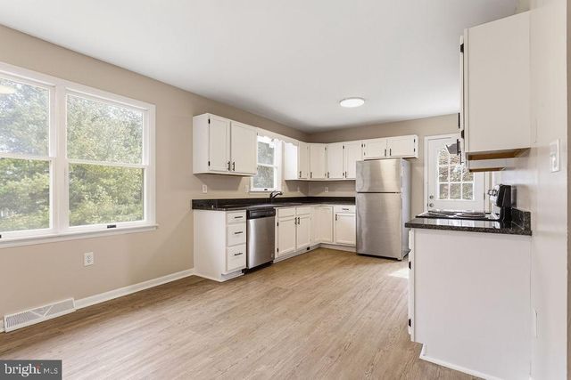 225 BRAGG CIR, Hanover, PA 17331