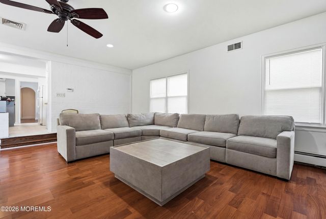 8 Woolley Place, West Long Branch, NJ 07764