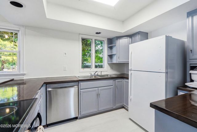 8 Woolley Place, West Long Branch, NJ 07764