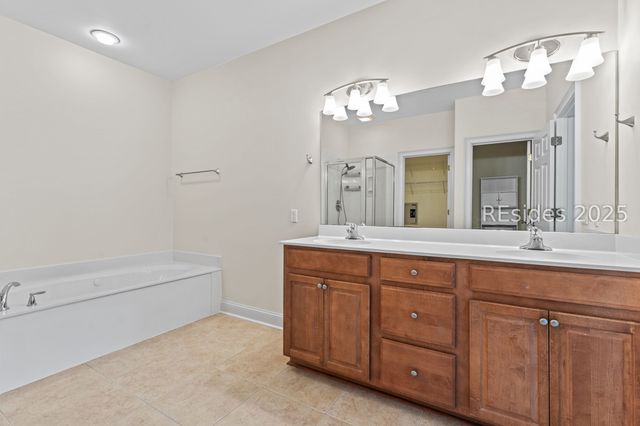 1 Gloucester Rd Apt O2, Hilton Head Island, SC 29928