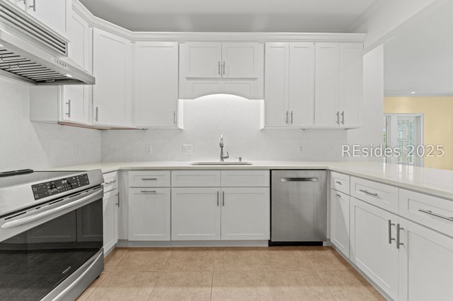 1 Gloucester Rd Apt O2, Hilton Head Island, SC 29928